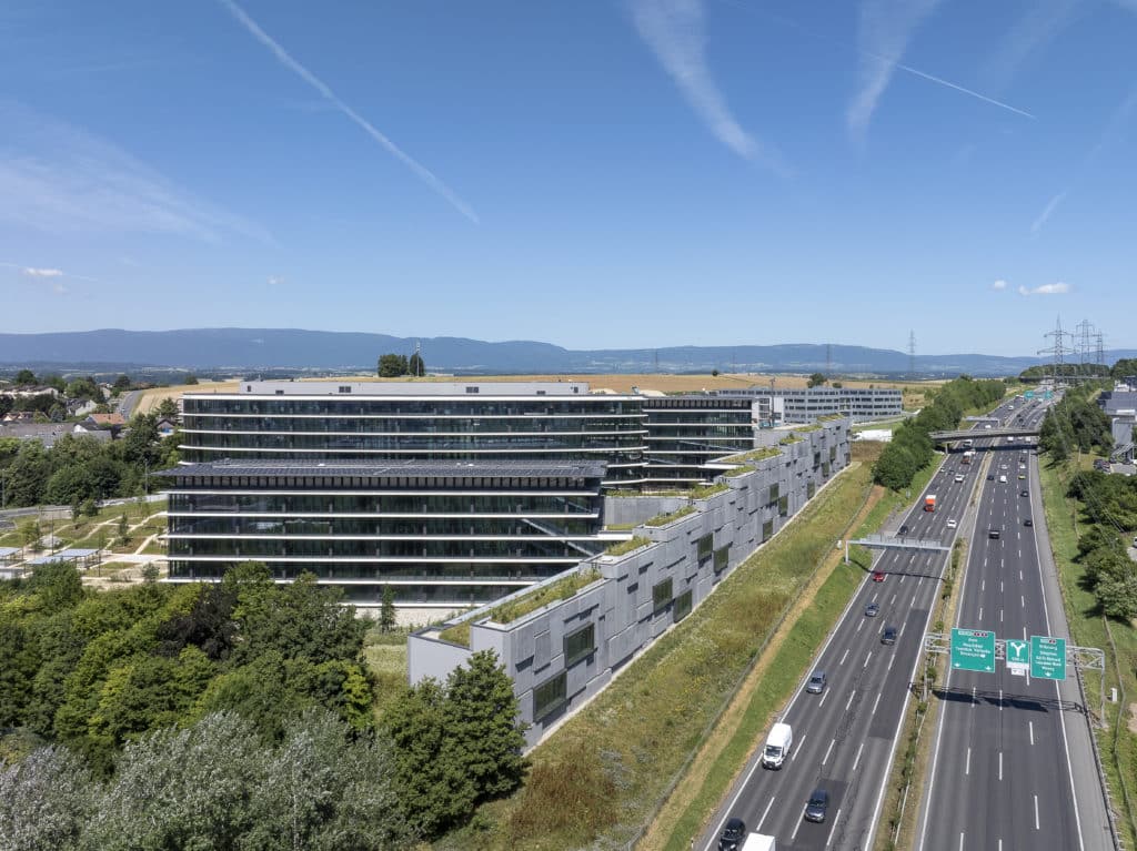 Cocoon, le long de l'autoroute A9à Bussigny, Crissier